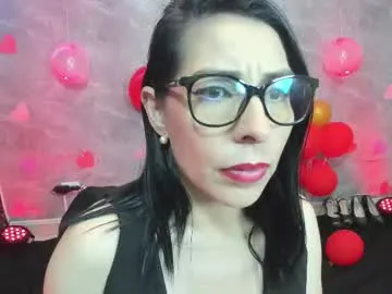 adellelennoxx model from cb