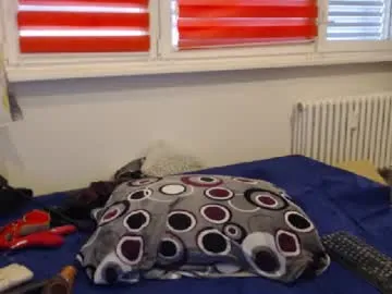 Offline alexie33 on Chaturbate