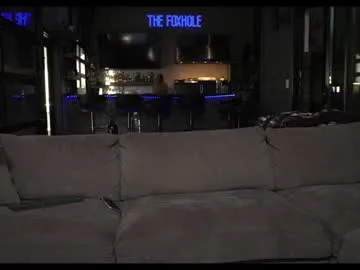 Offline blondefoxsilverfox on Chaturbate