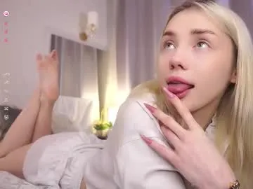 Freechat blue_bow on Chaturbate
