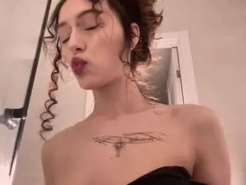 Offline catherenee on Chaturbate