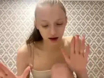 Offline cleotilderinde on Chaturbate