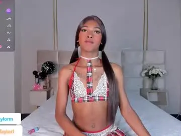 Offline daisytaylor_ on Chaturbate