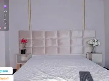 Offline daisytaylor_ on Chaturbate