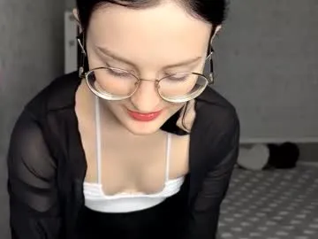 Offline eleniswackhammer on Chaturbate