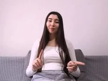 Offline leonieschmith on Chaturbate