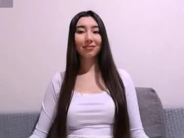 Offline leonieschmith on Chaturbate