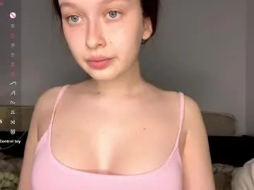 Offline moltenpeach on Chaturbate