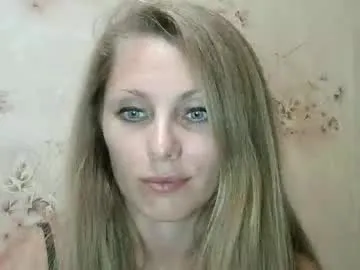 Offline roxyfox18x01 on Chaturbate