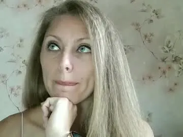 Offline roxyfox18x01 on Chaturbate