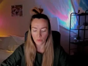 Offline save_the_qween on Chaturbate