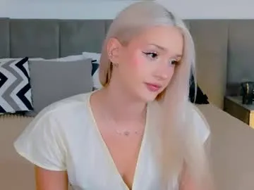 Freechat sugarwhisper on Chaturbate