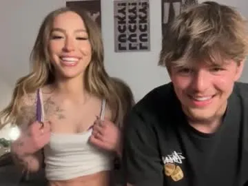 Offline thekiraskys on Chaturbate