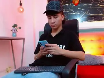 Offline xandergrey8 on Chaturbate