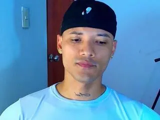 Offline bryan_davee on Flirt4Free