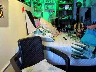 Offline sara_lorent on Flirt4Free