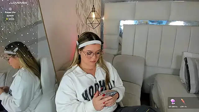 Offline 1m_dalhia on StripChat