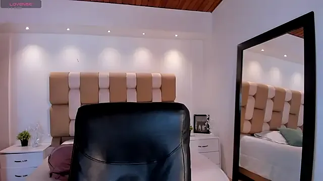 Freechat AidaJones on StripChat