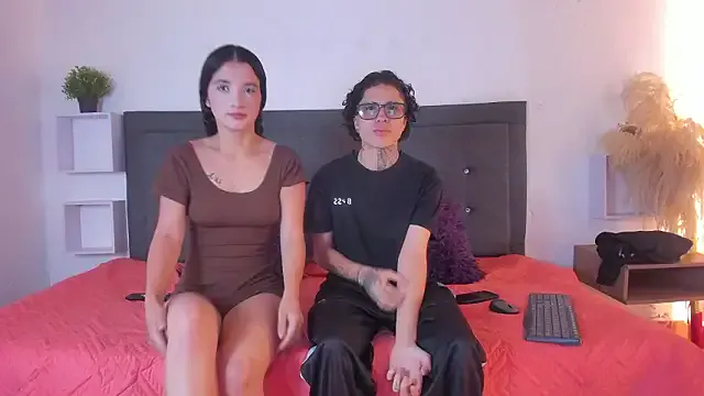 Offline Ale_cuzz on StripChat