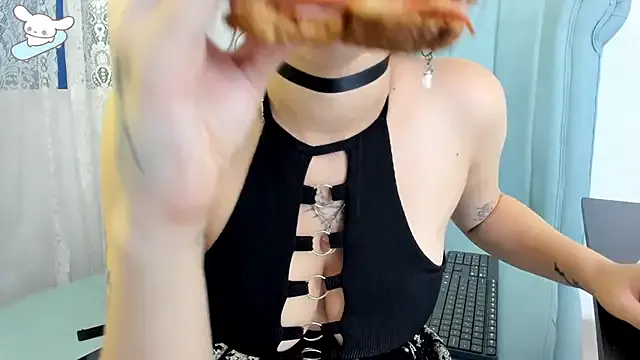 Offline AlexaFoxy18 on StripChat