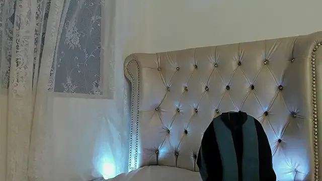 Offline AlexaFoxy18 on StripChat