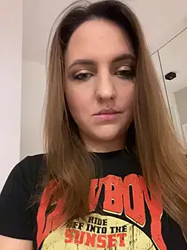 Freechat AliceDesmee on StripChat