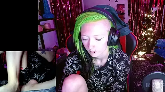 Offline alicewonder09 on StripChat