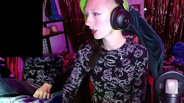 Offline alicewonder09 on StripChat