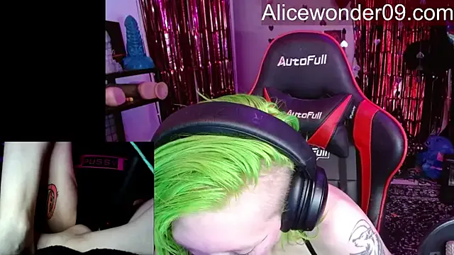 Offline alicewonder09 on StripChat