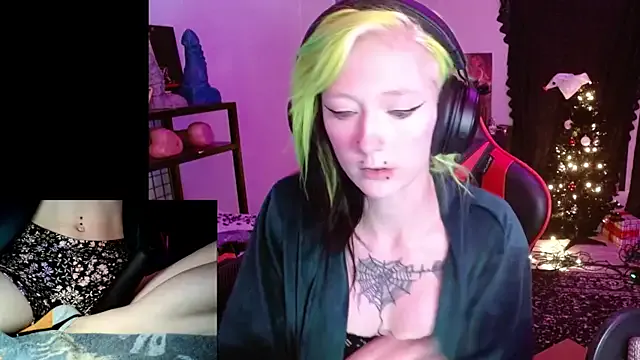 Offline alicewonder09 on StripChat