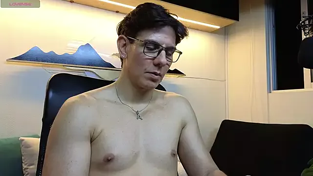 Freechat Almiboys on StripChat