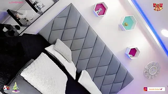 Offline Amira_Ember on StripChat