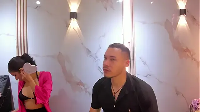 Offline Aron_and_molly on StripChat