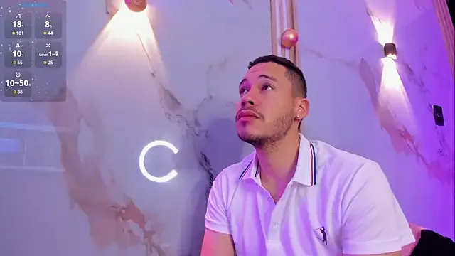 Offline Aron_and_molly on StripChat