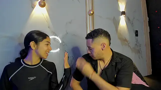 Offline Aron_and_molly on StripChat