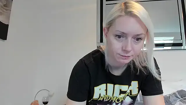 Offline BetterThanYourEx69 on StripChat