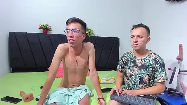 Freechat big-dicktop23 on StripChat