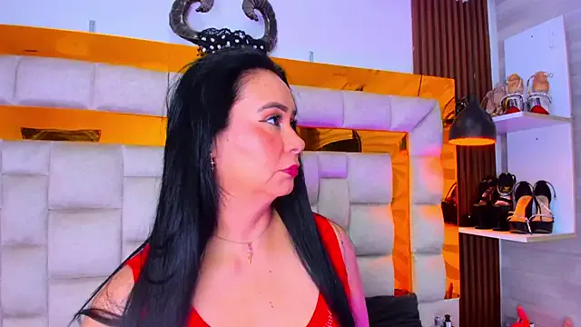 Freechat bigass_monic on StripChat