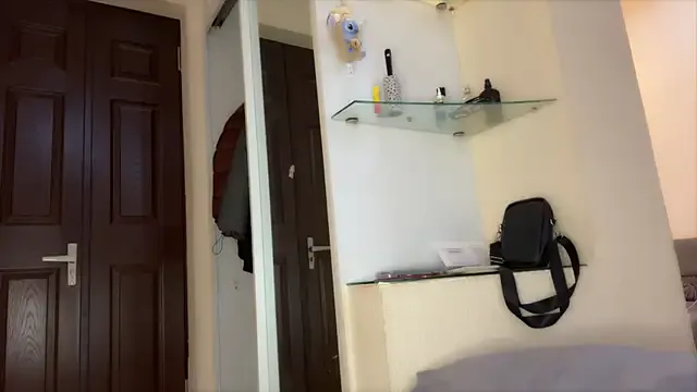 Offline Brian_Stars on StripChat