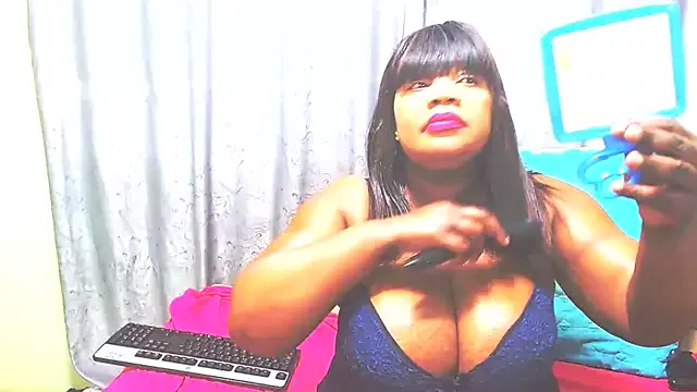 BustyMatureStepmum model from sc