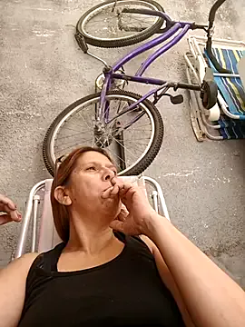 Freechat cari75 on StripChat