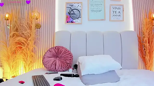 Offline carolriveraa_ on StripChat