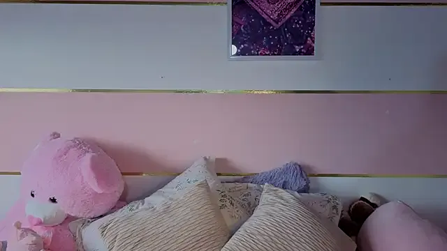 Offline Charlotte__Miller on StripChat