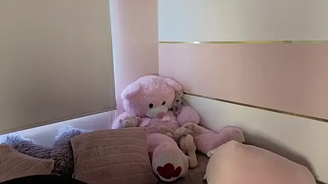 Offline Charlotte__Miller on StripChat