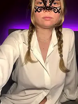 Offline Cherrycolada on StripChat