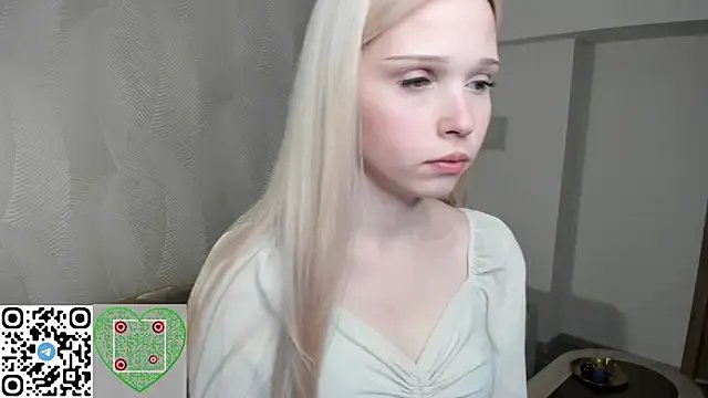 Freechat CherrylHolme on StripChat