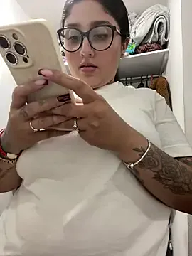 Offline croftsmila on StripChat