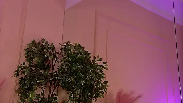 Freechat CrystalRedd on StripChat