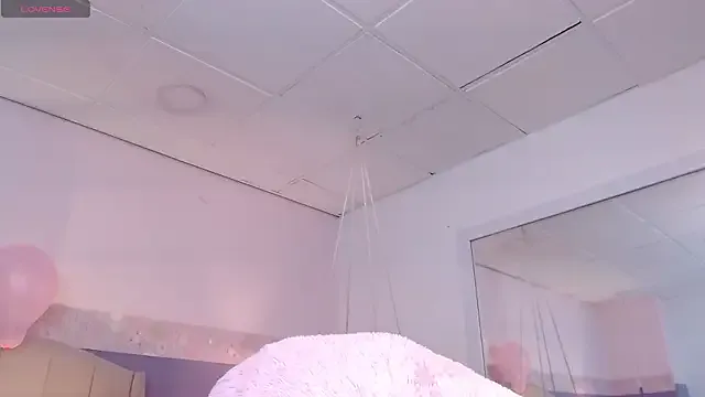 Emerald_gh on StripChat