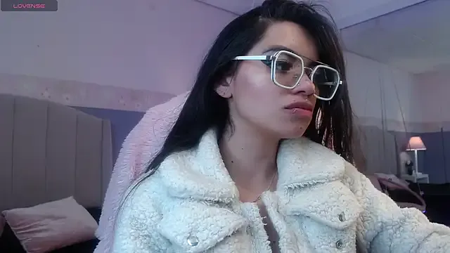 Emerald_gh on StripChat
